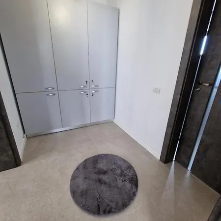 Apartment Yza Constanta