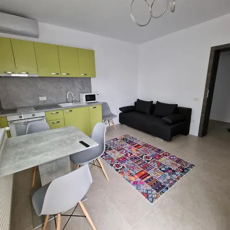 Apartment Yza *